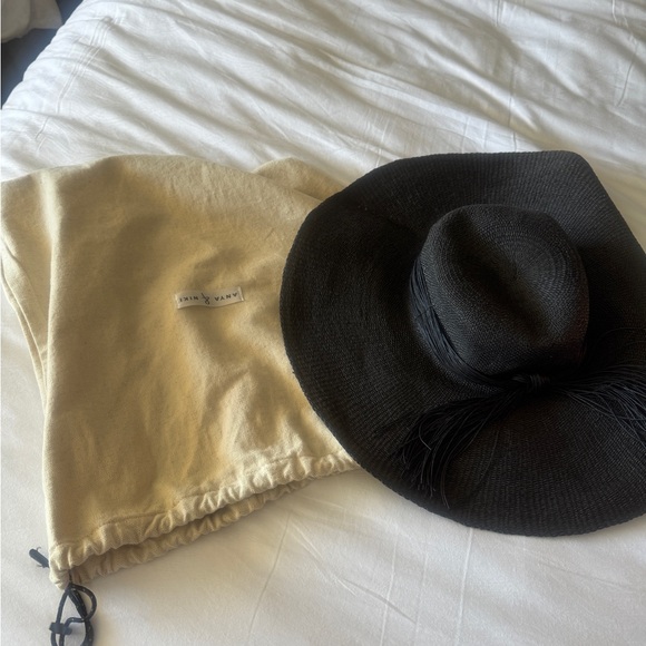 Anya & Niki Elegant Black Wide-Brim Hat Worn Once with Travel Bag main image 5
